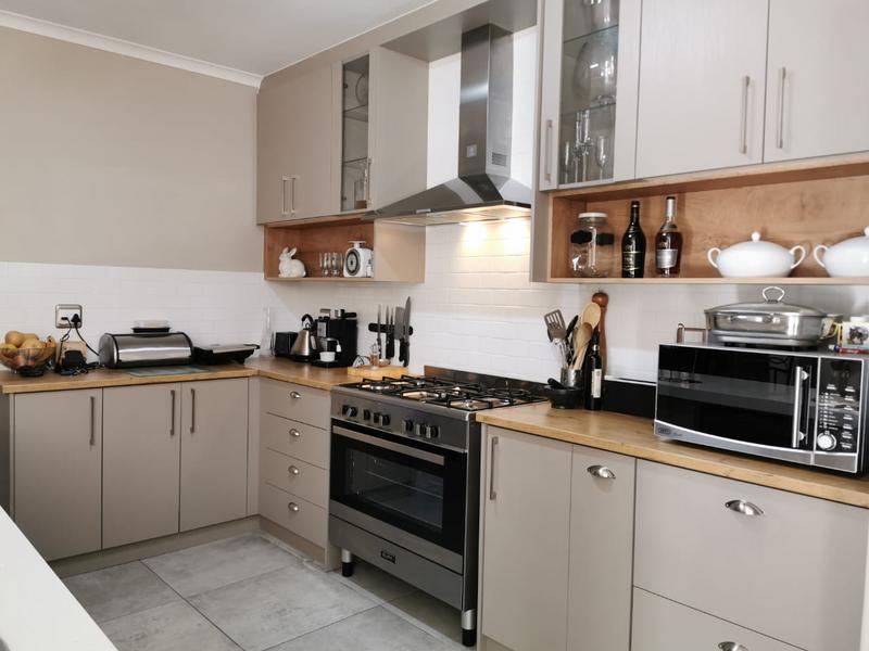4 Bedroom Property for Sale in Amandelrug Western Cape